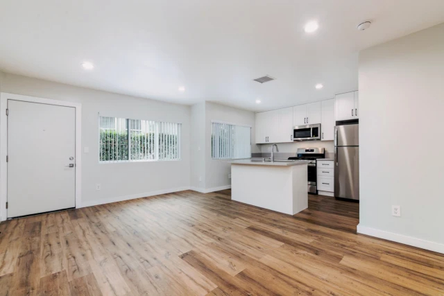 1282 West 29th Street63459031429379122