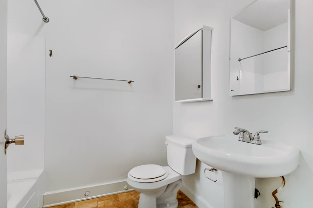 Hampshire Apartments63580773464963122