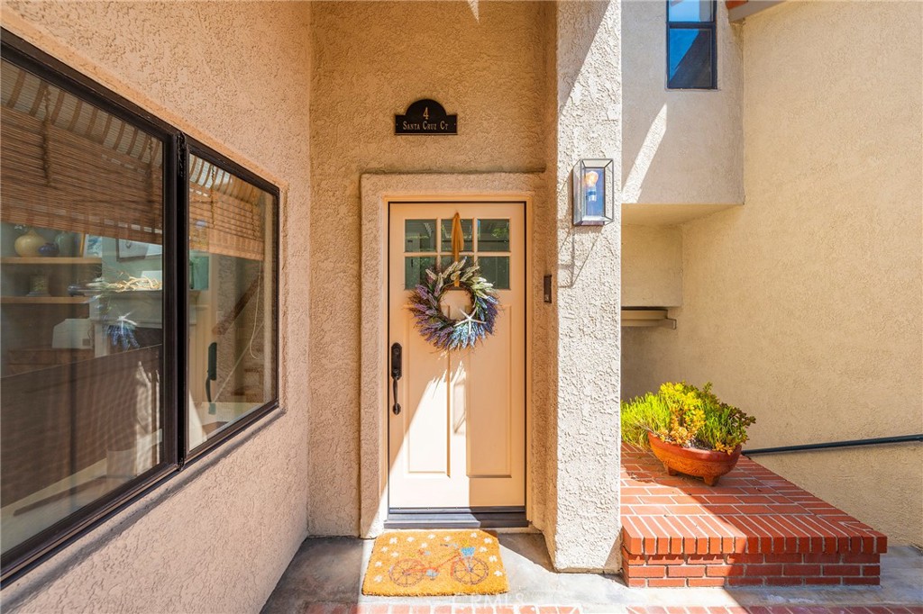 4 Santa Cruz Court Manhattan Beach CA, 9026663711241975809120