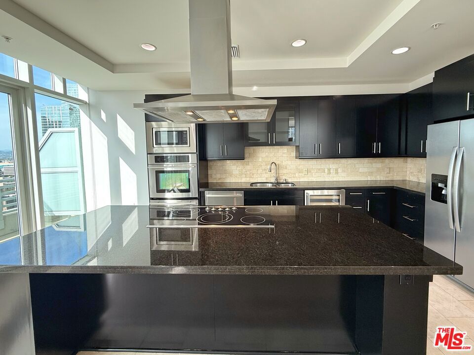 717 W Olympic Boulevard 2604 Los Angeles CA, 9001564111647672706122