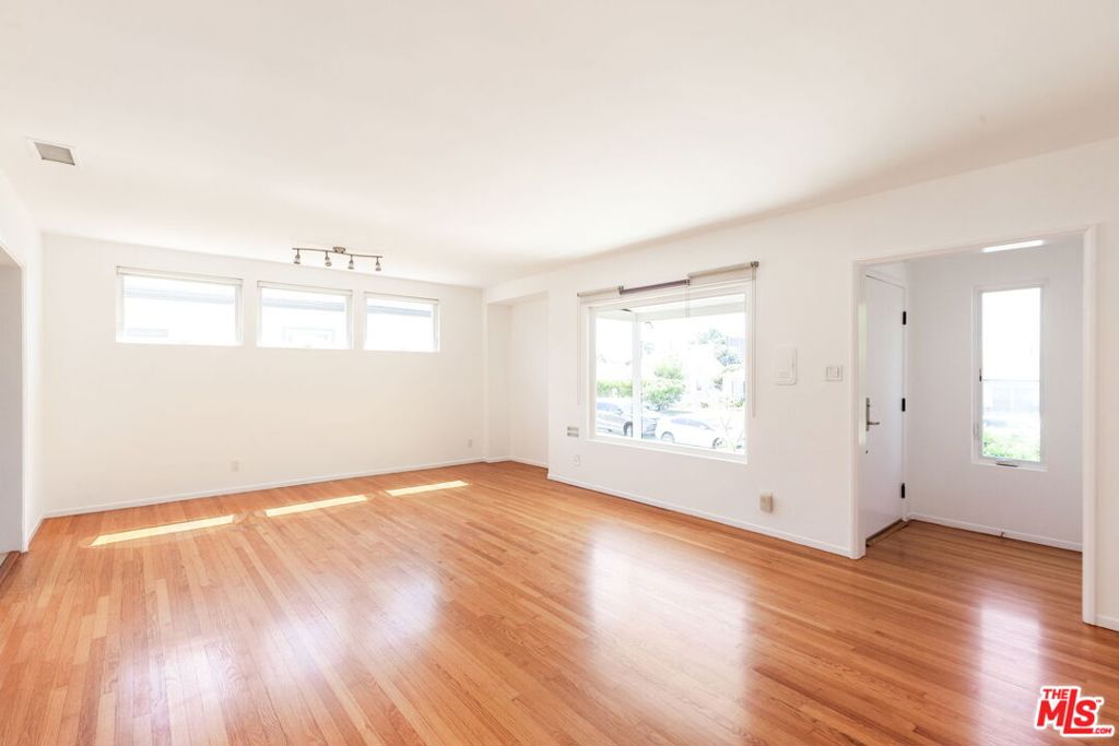 6337 W 83rd Street Los Angeles CA, 9004563648098170371121