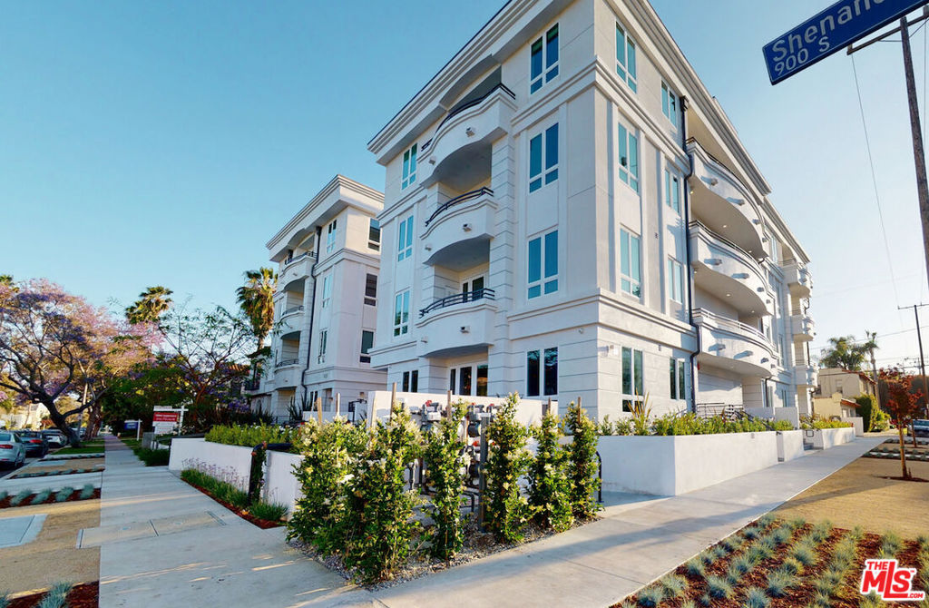 8700 Chalmers Drive 301 Los Angeles CA, 9003564111791616131120
