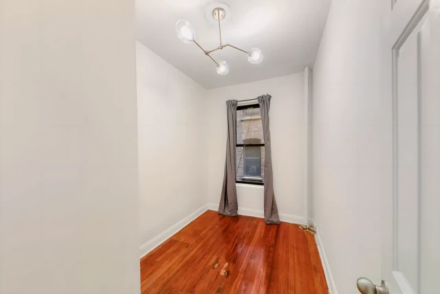 Upper West Side: #76063592708970625121
