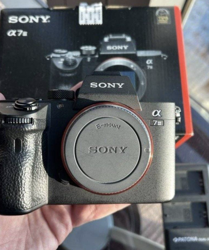 سوني A7iii في حالة تشغيل ممتازة