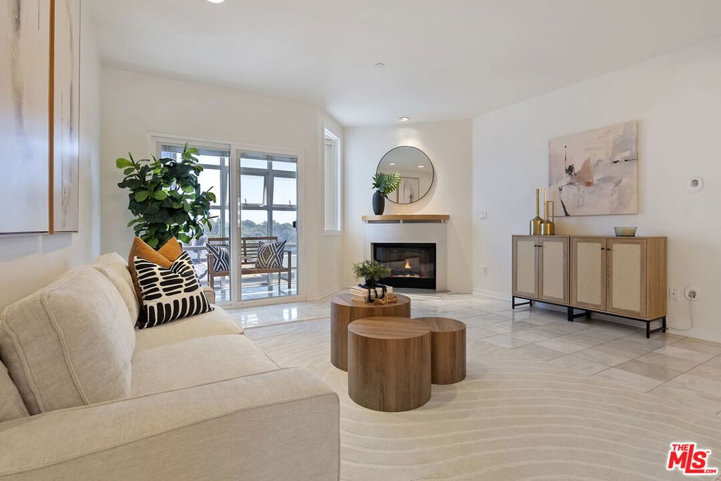 171 N Church Lane 619 Los Angeles CA, 9004964134747345409120
