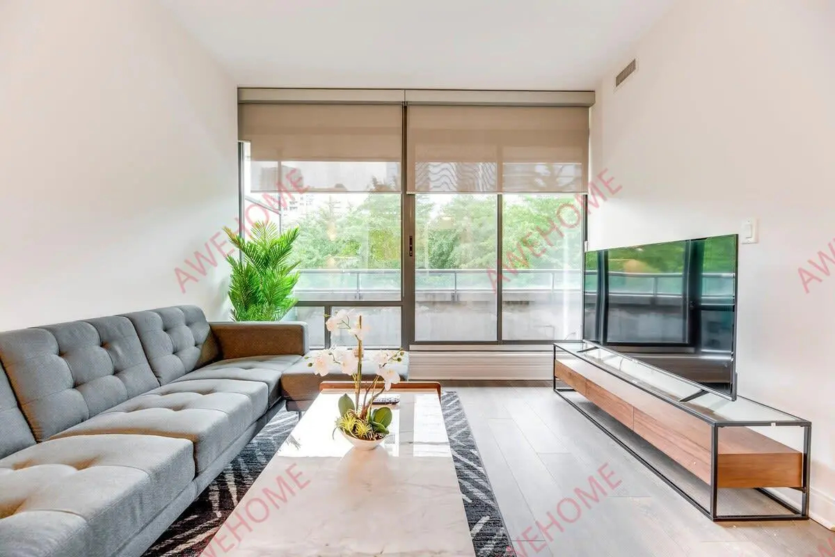 Yorkville 1 Bedroom Plus Home Office Suite63746355633667120