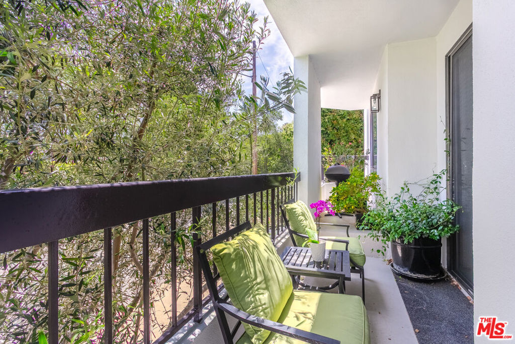 9033 Vista Grande Street 3 West Hollywood CA, 9006964112808257026122