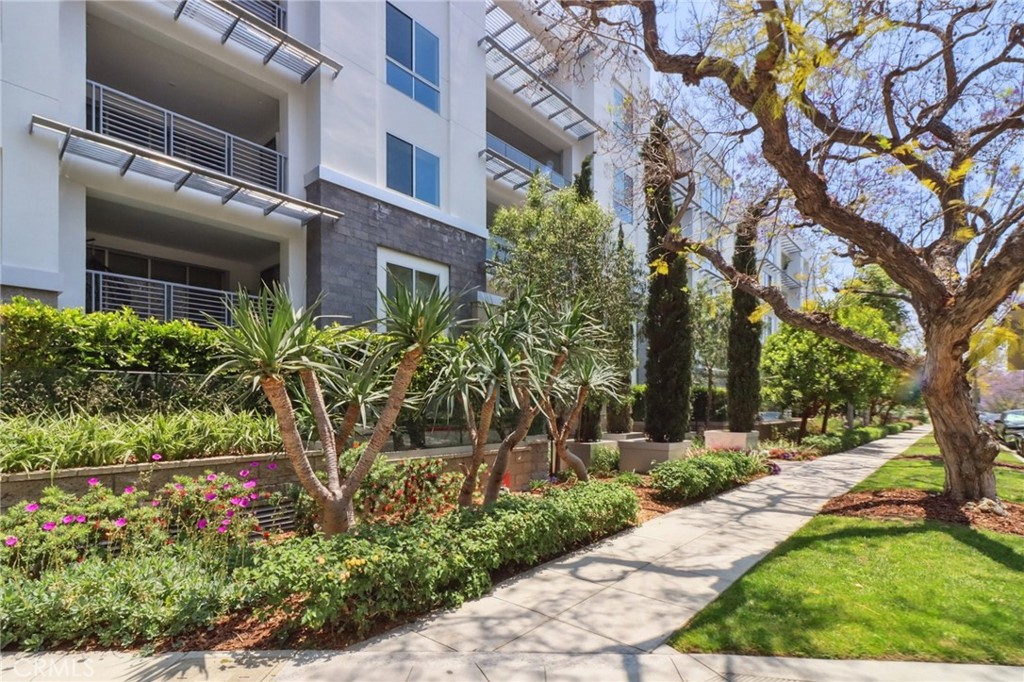 460 N Palm Drive 102 Beverly Hills CA, 9021064123061422594120