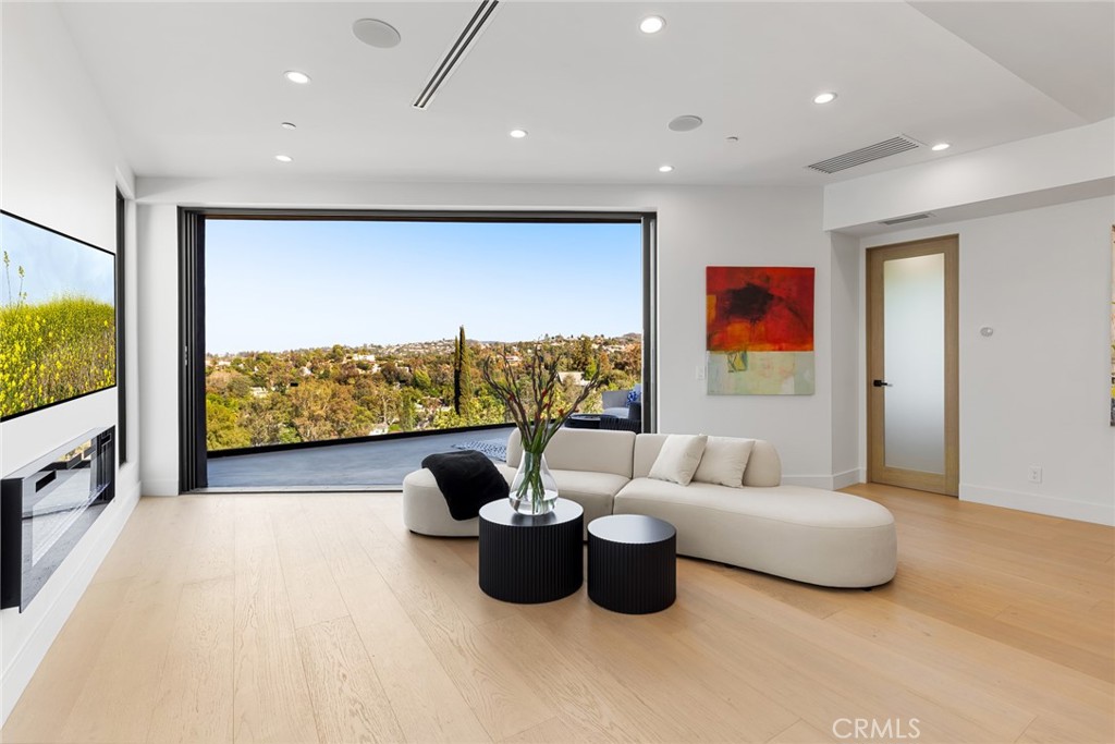 5130 Medina Road, Woodland Hills CA, 9136463632128929281121