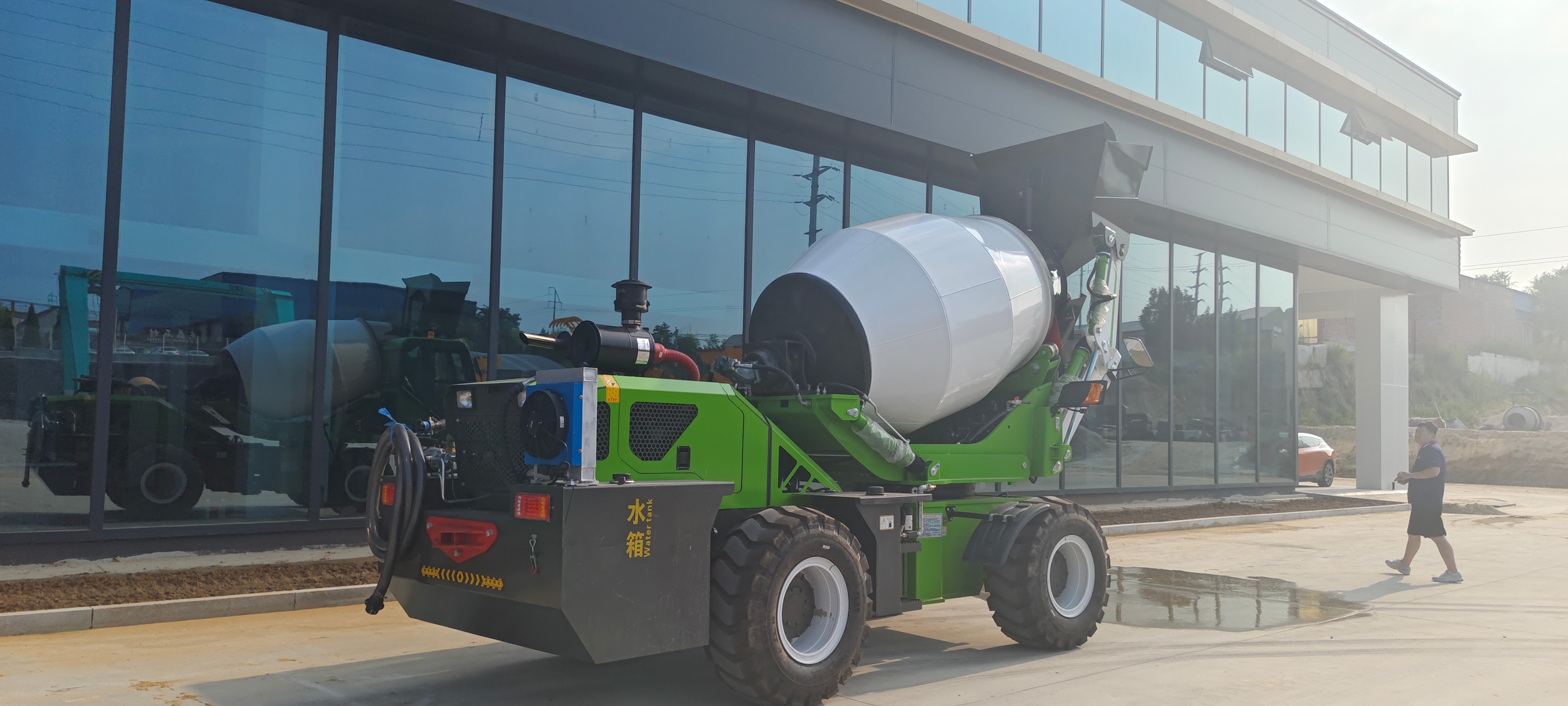 Self Loading Concrete Mixer truck64032021388417122