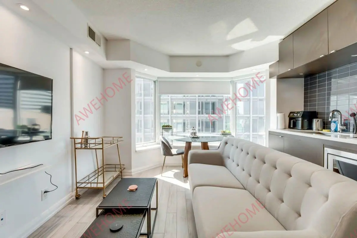 Yorkvilles Continental Suite63753874786561122