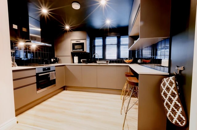 2 Queen St64195311385601126