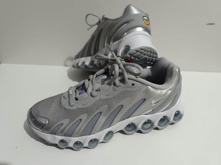 Gray Nike Air Max 270 Sneakers with Mesh Upper