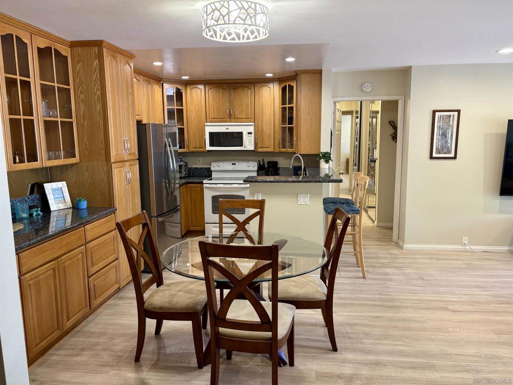 12575 Oaks North Dr 219 San Diego CA, 9212863867861902083120