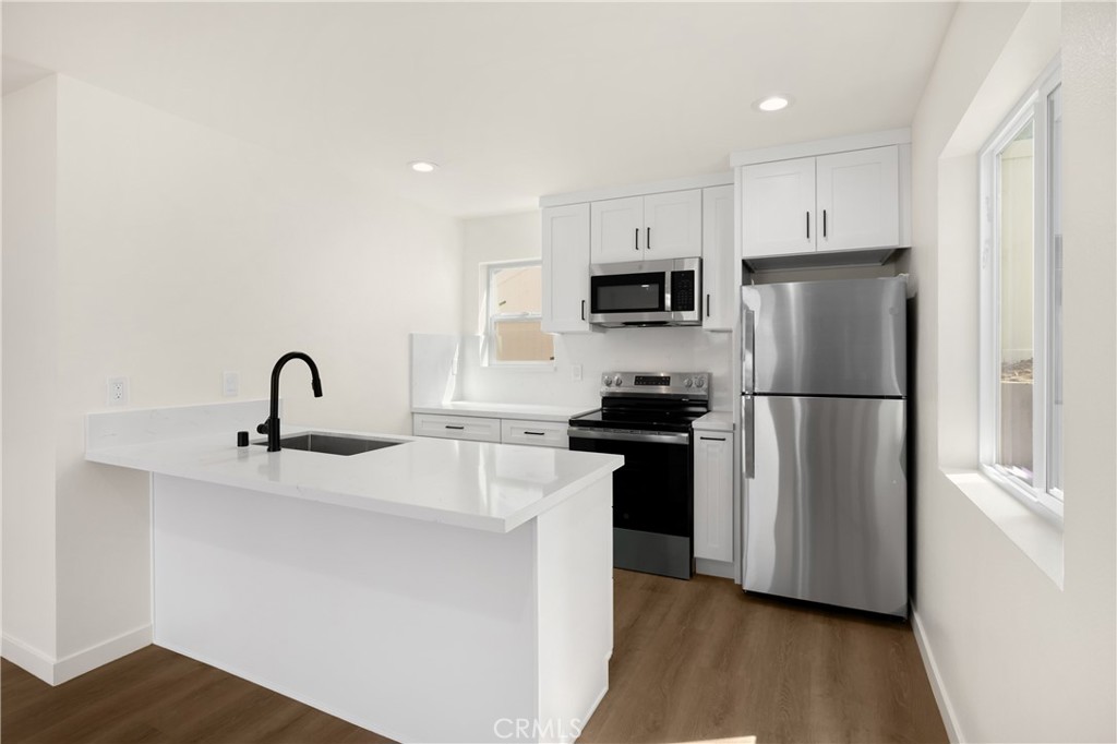 $3,450/month 102 E Avenida San Gabriel B San Clemente CA, 9267264098597609219120