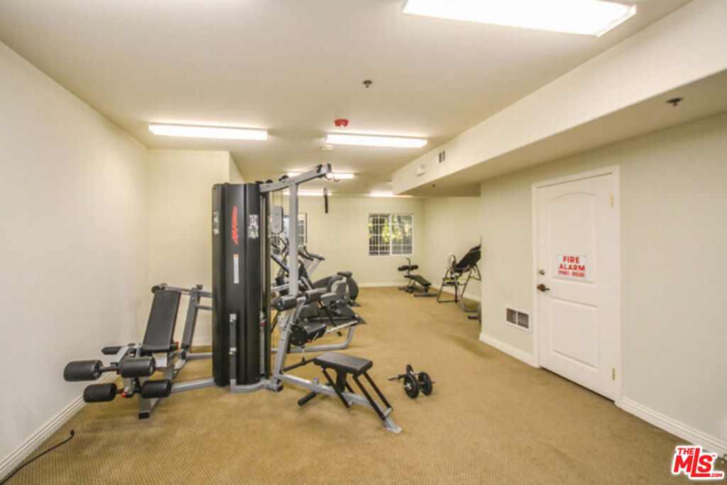 962 S Gramercy Drive 207 Los Angeles CA, 9001964100852999554122
