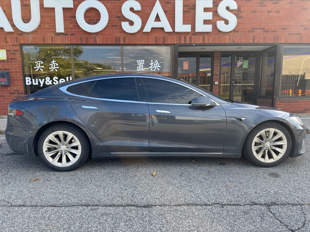 2017 Tesla Model S 75D64110971348354121