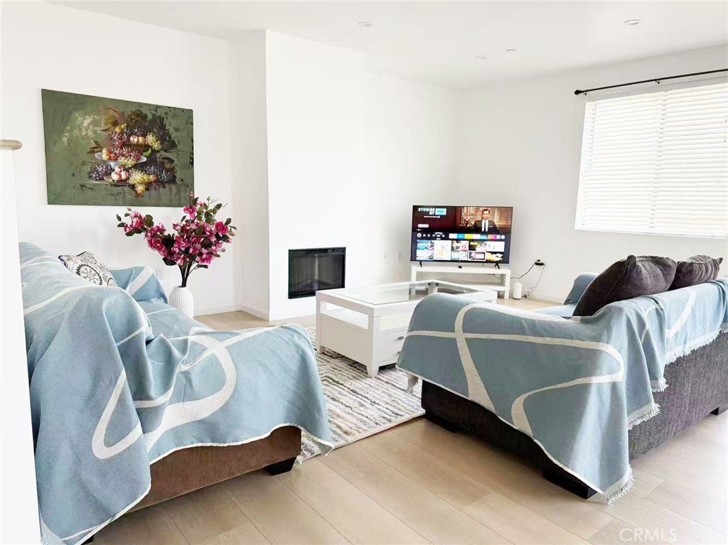137 W 6th St 305 Long Beach CA, 9080264130645910530122