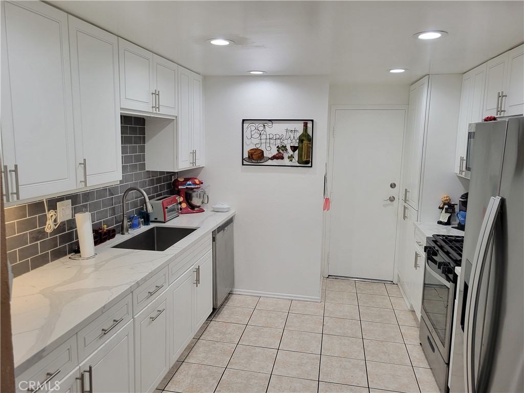 9800 Vesper Avenue 28, Panorama City CA, 9140263613019183875122