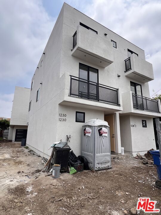 1228 S Berendo Street Los Angeles CA, 9000664131132881154121
