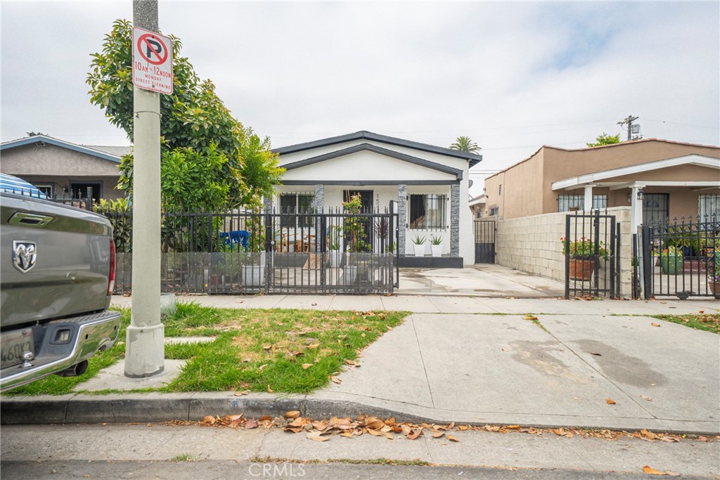 1522 W 58th Los Angeles CA, 9004764111994298883120