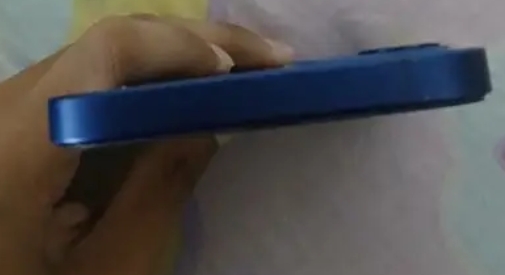 آيفون ١٢ معروض للبيع