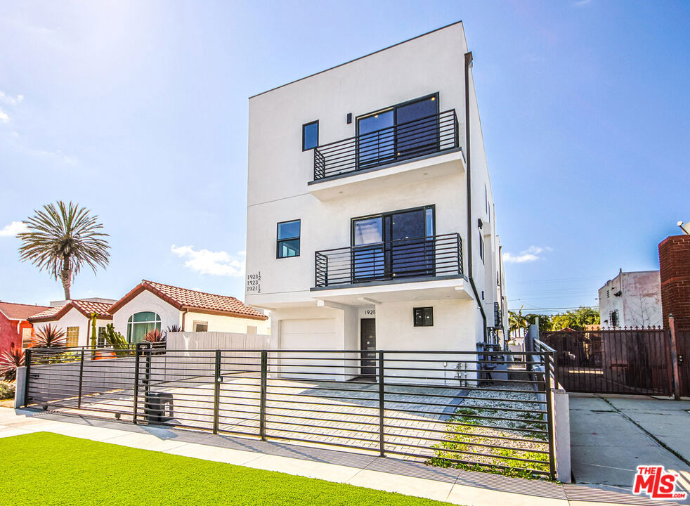 1921 Carmona Avenue Los Angeles CA, 9001664110359128065120