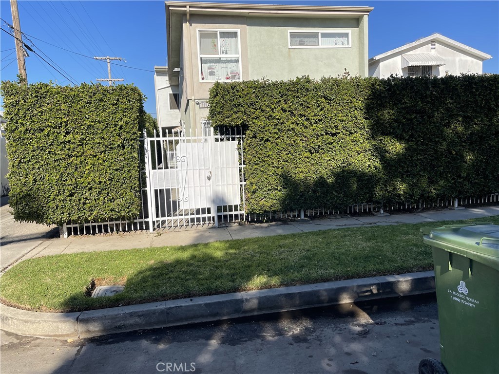 109 E 95th Street 4 Los Angeles CA, 9000364101923568643120