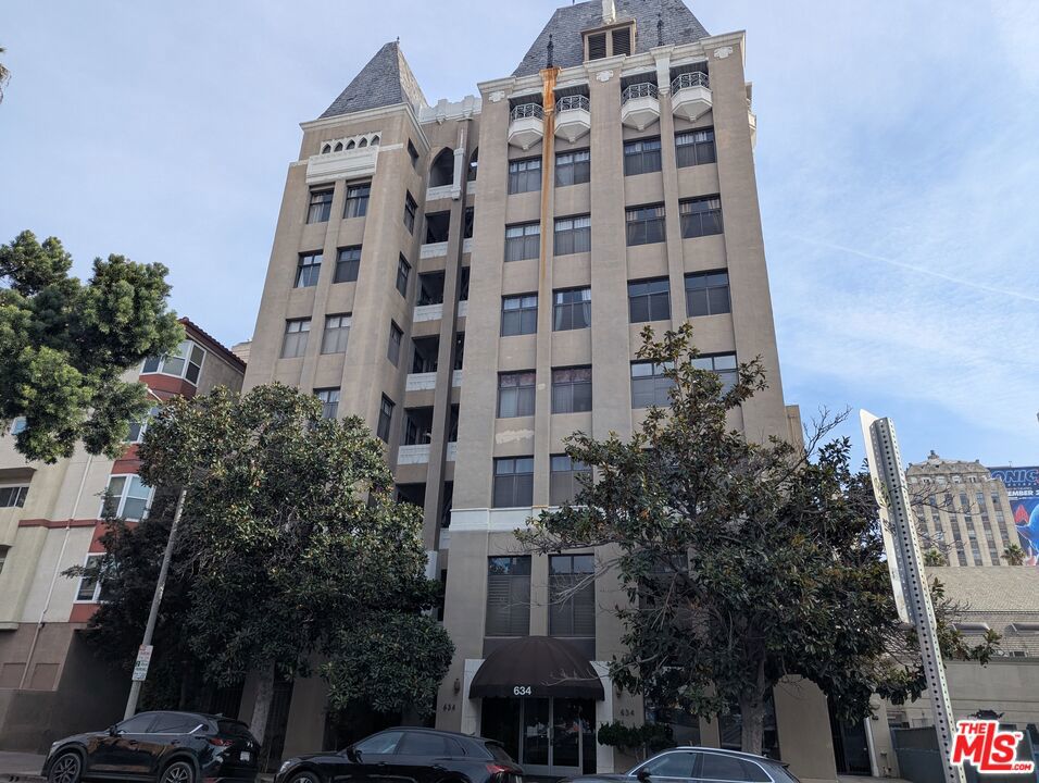 634 S Gramercy Place 200 Los Angeles CA, 9000564119847789954121