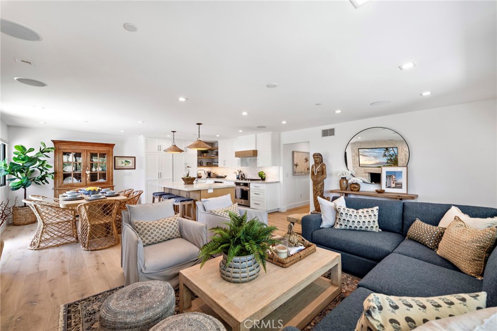 241 Wave Street Laguna Beach CA, 9265164134701355778121