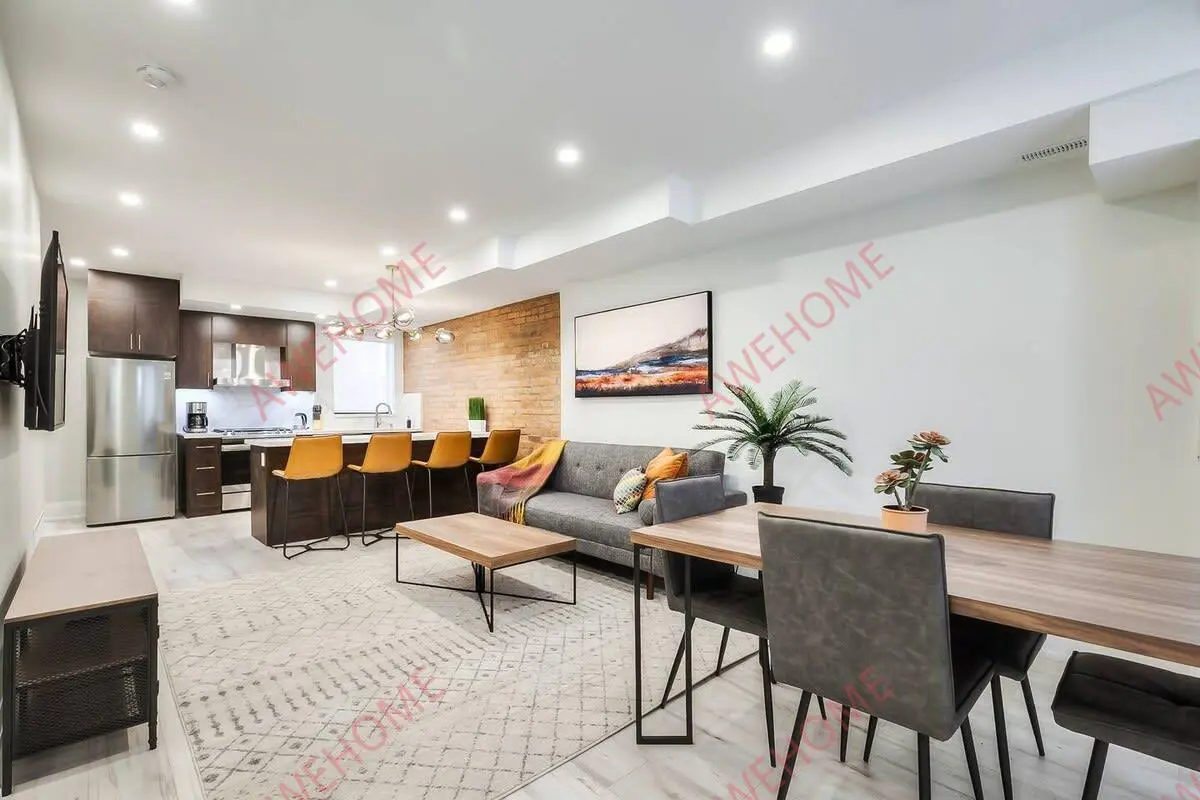 Stunning Split-level 2BR Loft near Dundas Sq63753770742401120