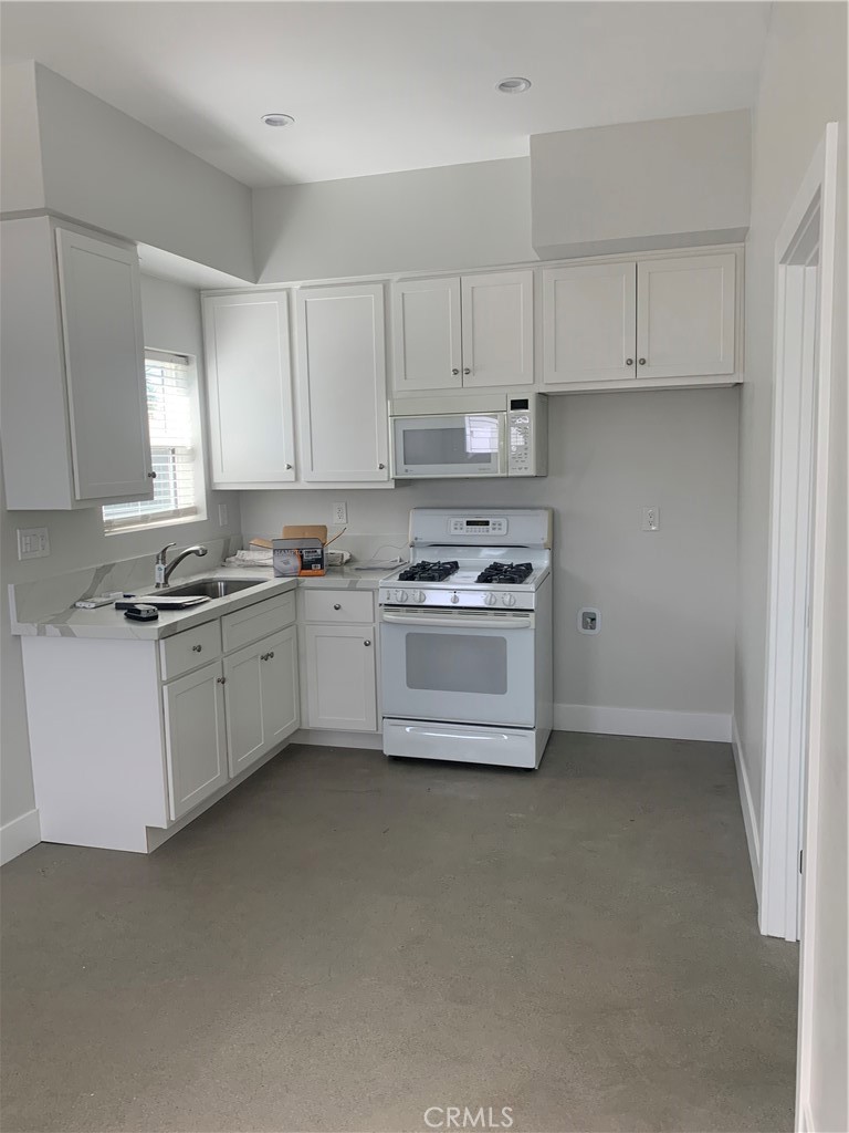 13553 Bromwich Street Arleta CA, 9133163645378629121121
