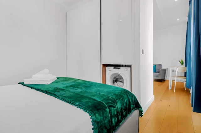 Heathrow Central Apartments64100621612547123