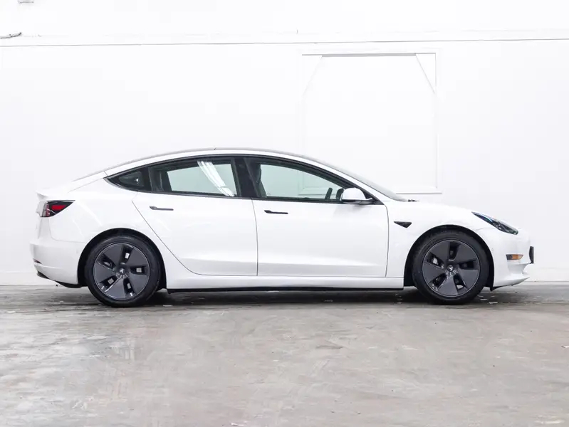 2021 Tesla Model 364651904590467121