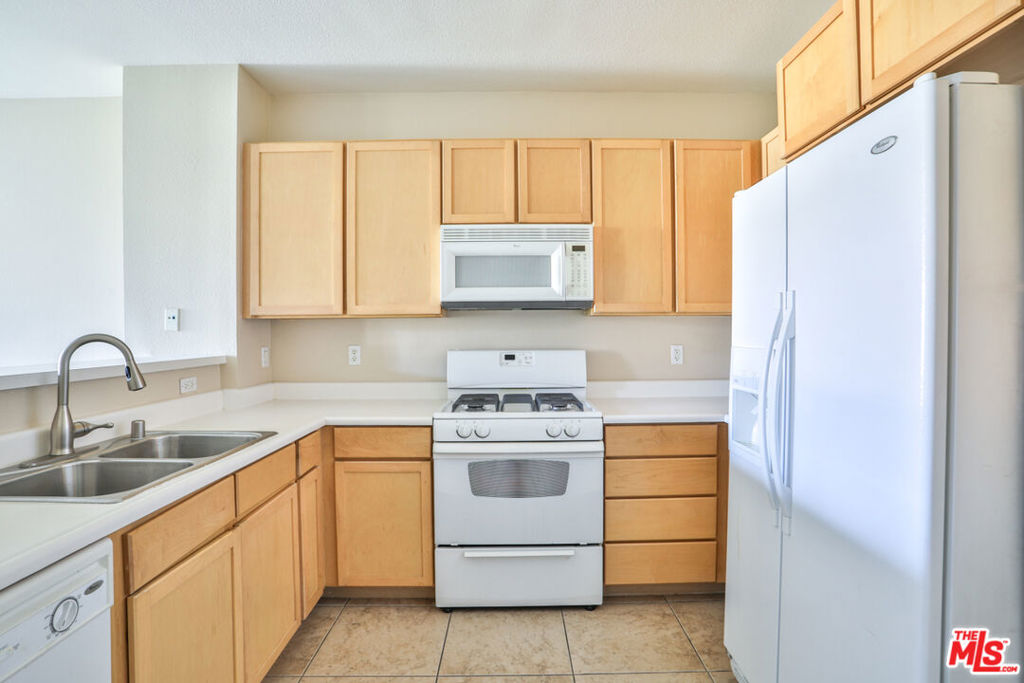 6400 Crescent Parkway 305 Playa Vista CA, 9009464123636753921120