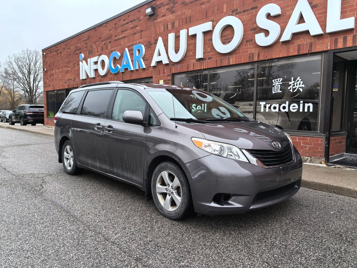 2011 Toyota Sienna LE 8-PASS