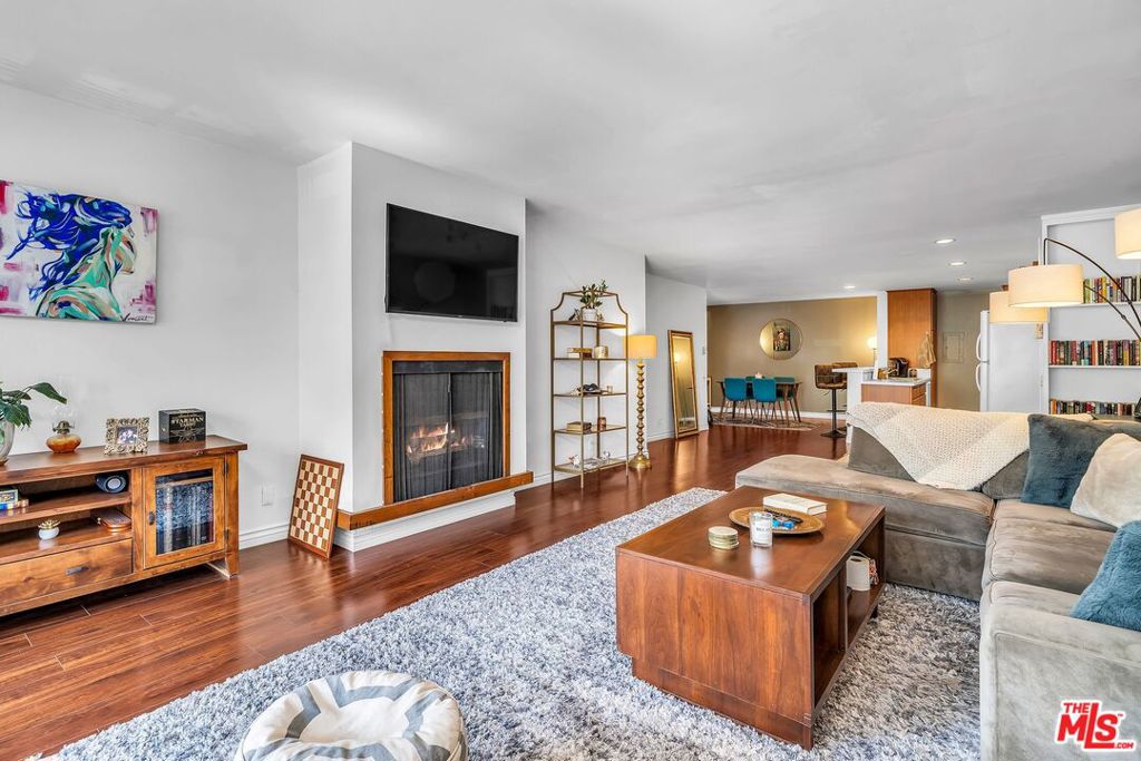 6151 Orange Street 119 Los Angeles CA, 9004864109894240898120