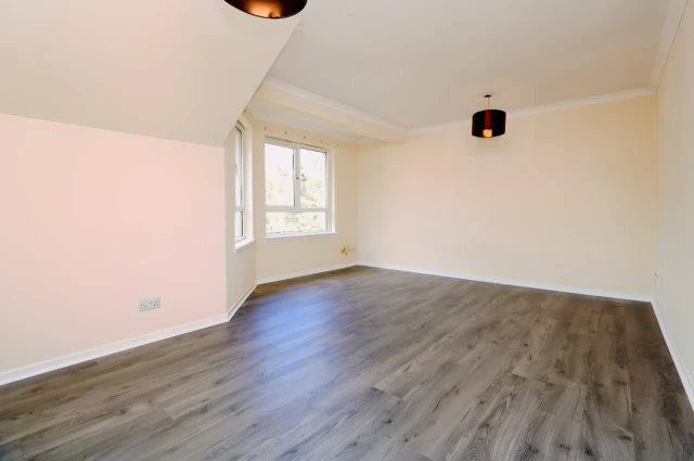 2Bedrooms, 2Bathrooms Cartbank Grove, G44 3JD, Glasgow