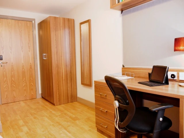 Britannia Study Hotel – Brighton64187370161155123