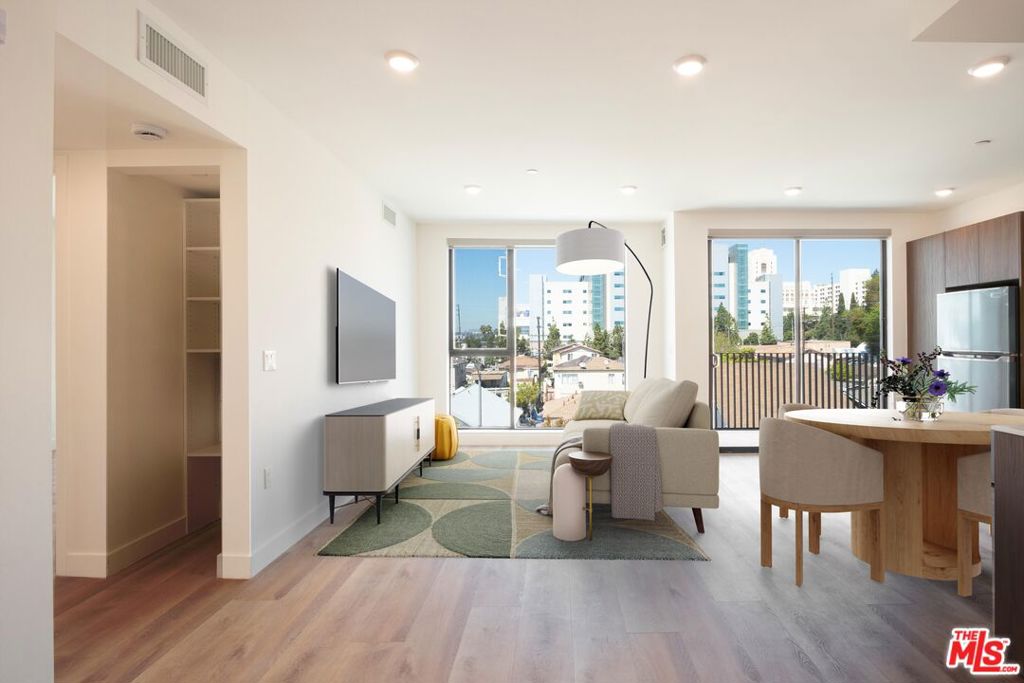 1126 N Cornwell Street PH 10 Los Angeles CA, 9003364131862014337122