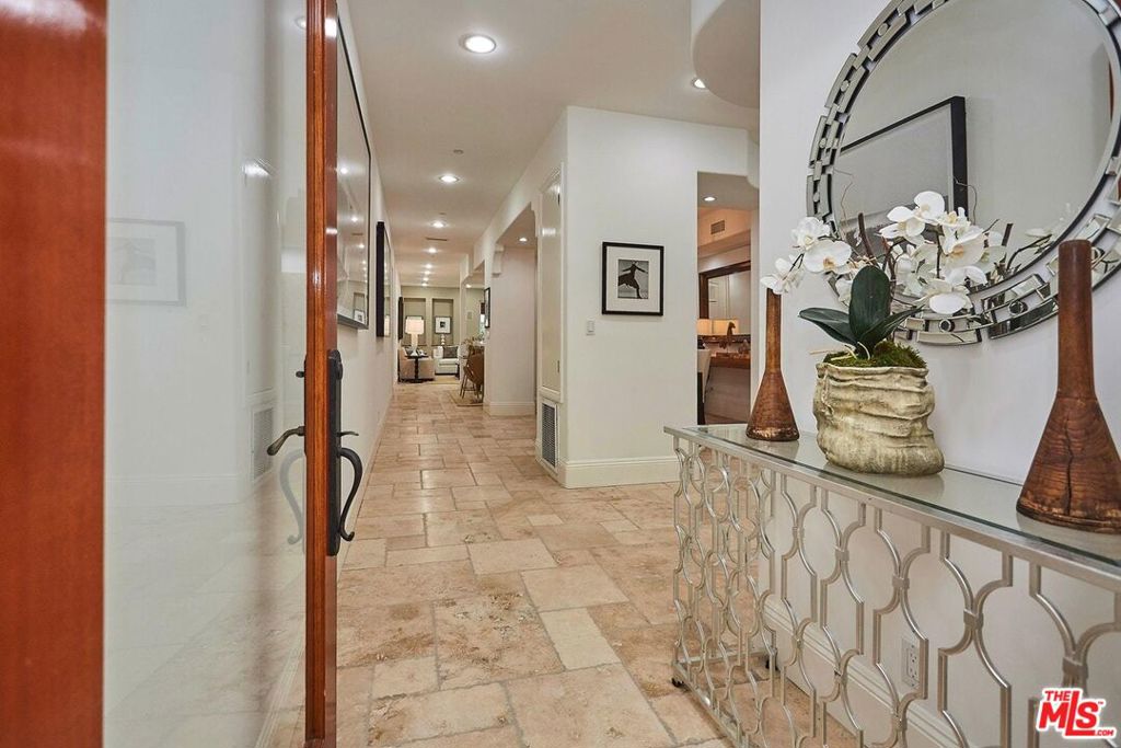 16123 W SUNSET Boulevard 203 Pacific Palisades CA, 9027264122815971331120