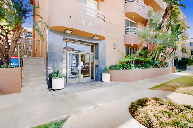 8614 Apartamentos Burton Way63449486338051121