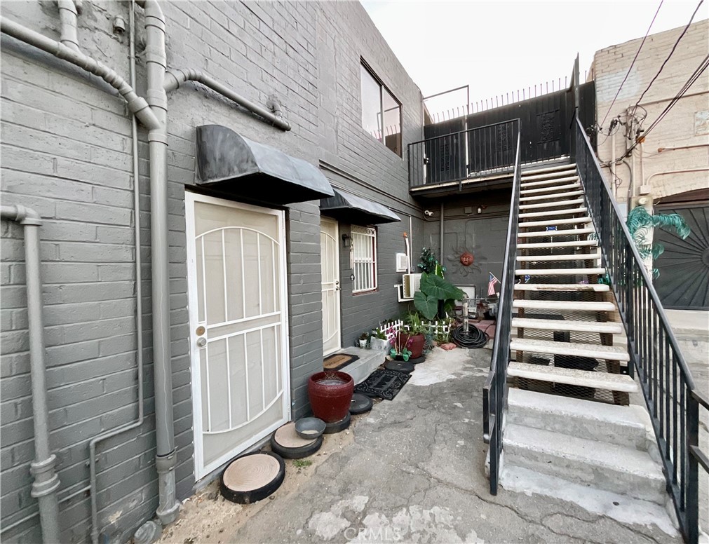 111 B S Riverside Rialto CA, 9237664089870498946121