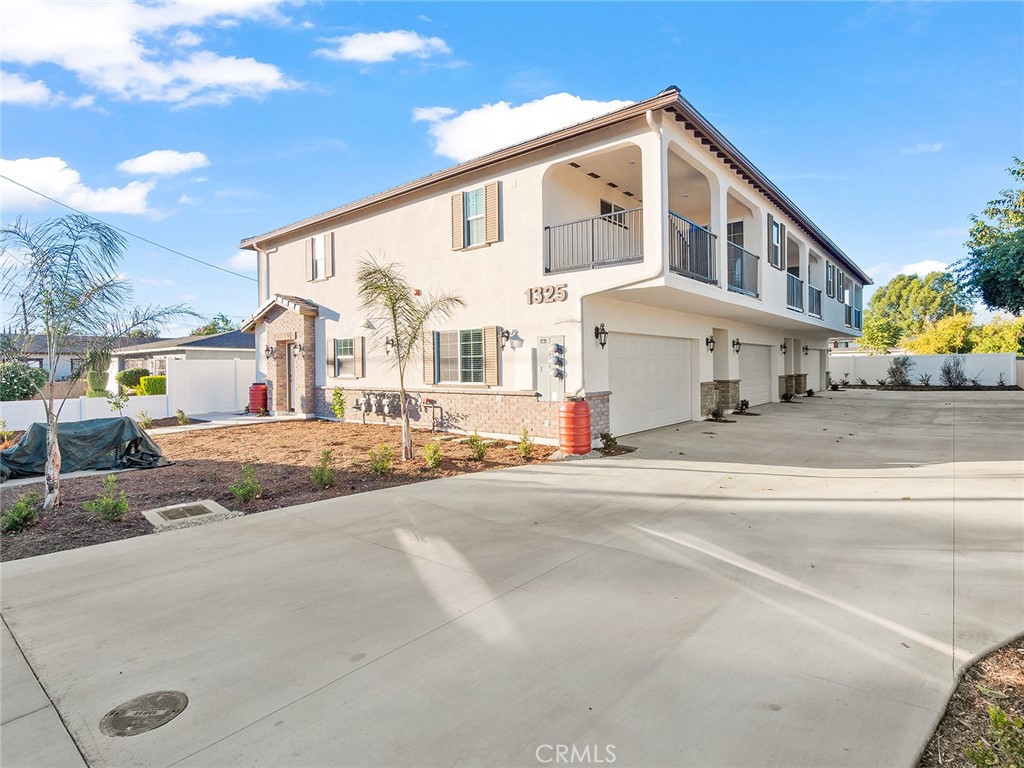 $3,350/mes 1325 W Grand Avenue 3 Pomona CA, 9176664098209738754121