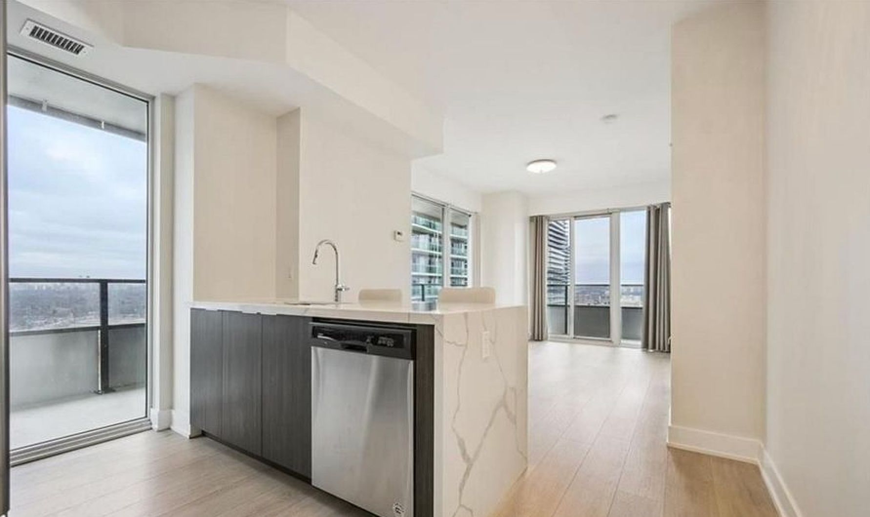 2604 20 Shore Breeze Drive