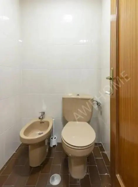 Cool ensuite bedroom close to Avenida de la Paz Metro