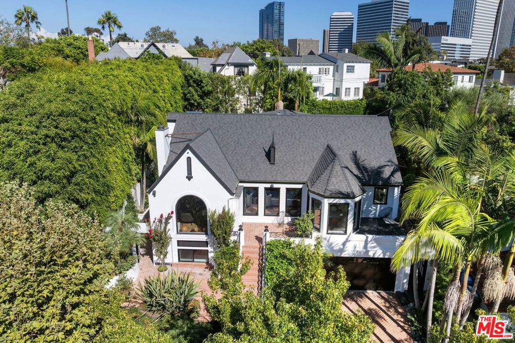 1520 Comstock Avenue, Los Angeles CA, 9002463857757140353120