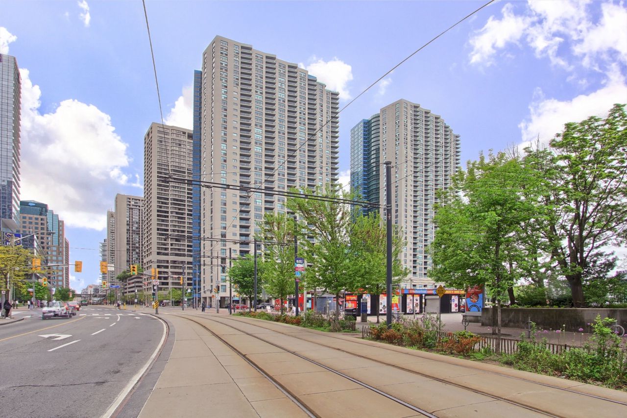504 77 Harbour Square