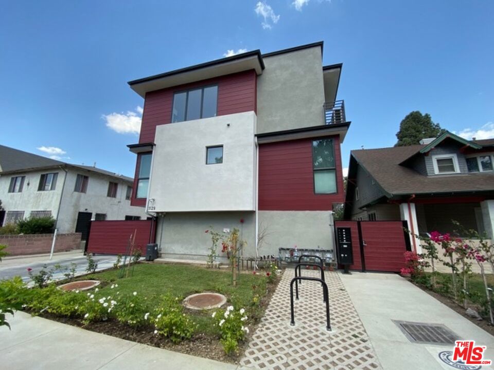 1129 W 37th Street 2 Los Angeles CA, 90007
