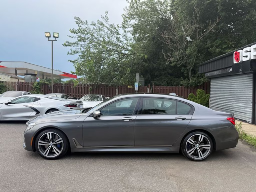 Pre-Owned 2018 BMW 7 Series M760i xDrive Sedan 4D63280446463619122